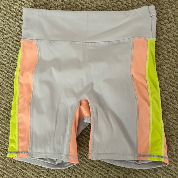 Fabletics Lavender Biker shorts - Picture 1 of 5